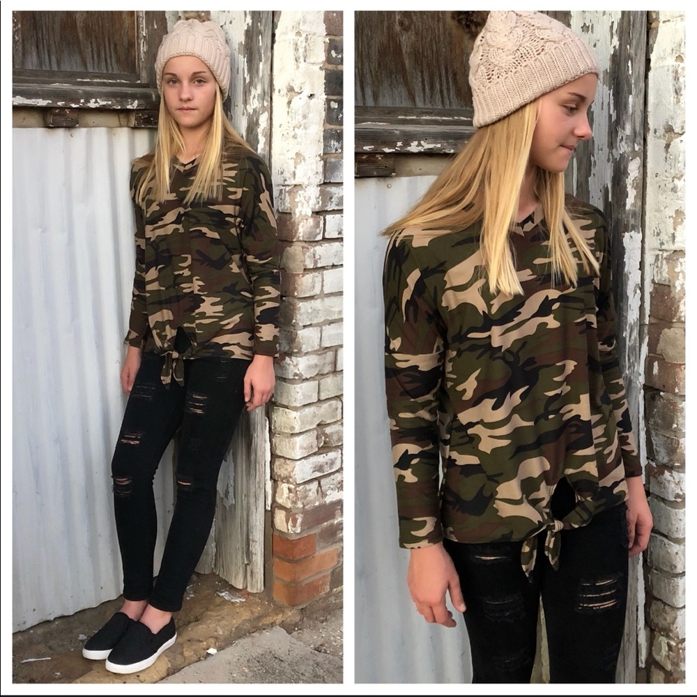 Girls’ camo front tie, v-neck, long sleeve top